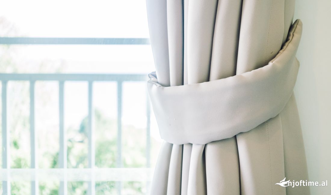 Ofrojme sherbimin e kryerjes se perdeve me porosi per shtepi zyra lokale dhe hotele