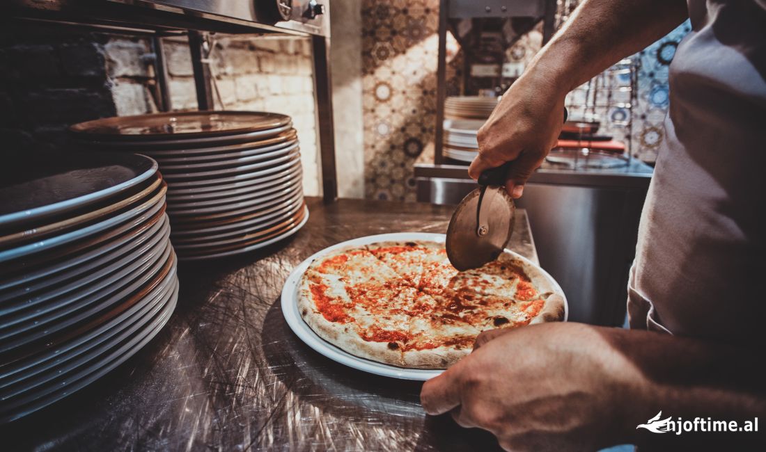 Njoftime Pune ne Tirane, Profesioni Kameriere Femer , Me eksperience, Pagesa Me Marreveshje.