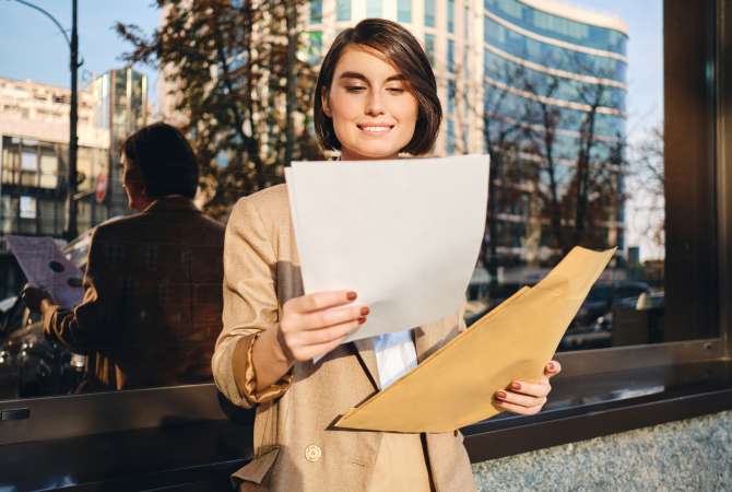 Njoftime Pune per Vajza imazhi shperndarje broshurash ne Berat