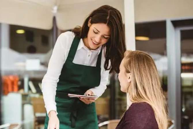 Njoftime Pune per 2 Pastruese , 1 Banakier/e , 2 Kamarier/e ne Tirane