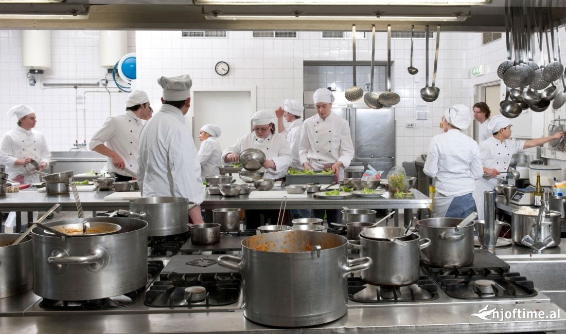 Offerte di lavoro a Valona, Profession Shef Kuzhine, Ndihmës Kuzhine , Con esperienza, Pagamento Trattabile.