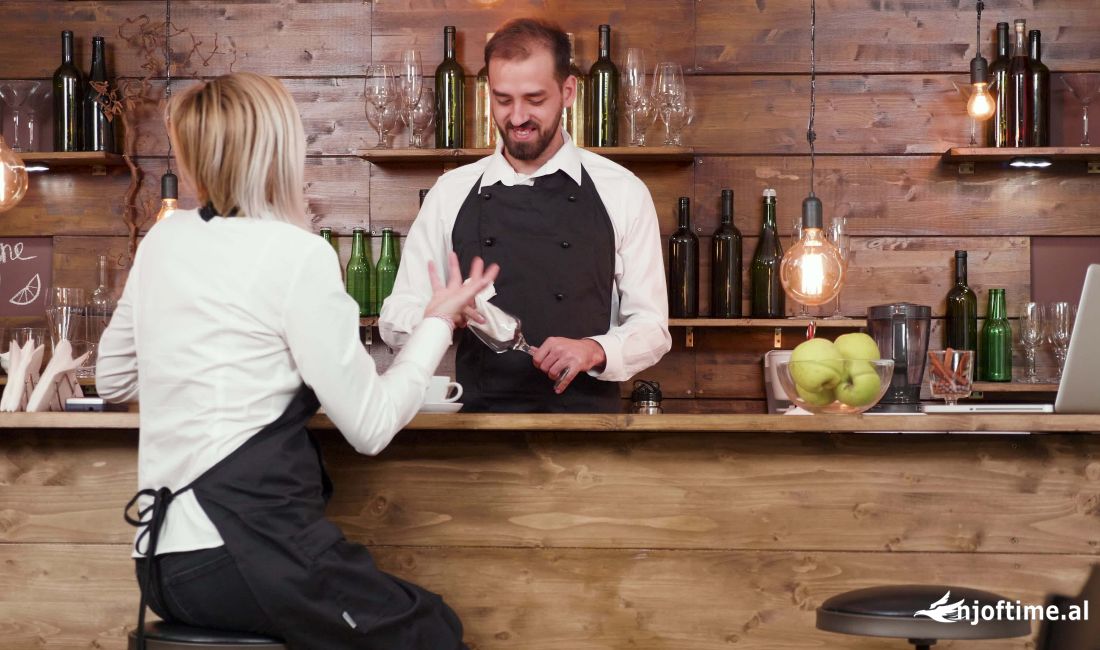 Offerte di lavoro a Valona, Profession Kamarier/e, Banakier/e, Bar Tender/e , Con esperienza, Pagamento Trattabile.