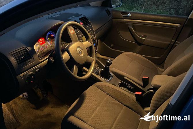 Makina ne shitje ne Tirane, Volkswagen, 2004 Diesel,Kambio Manual Pagesa 3,000  Euro.