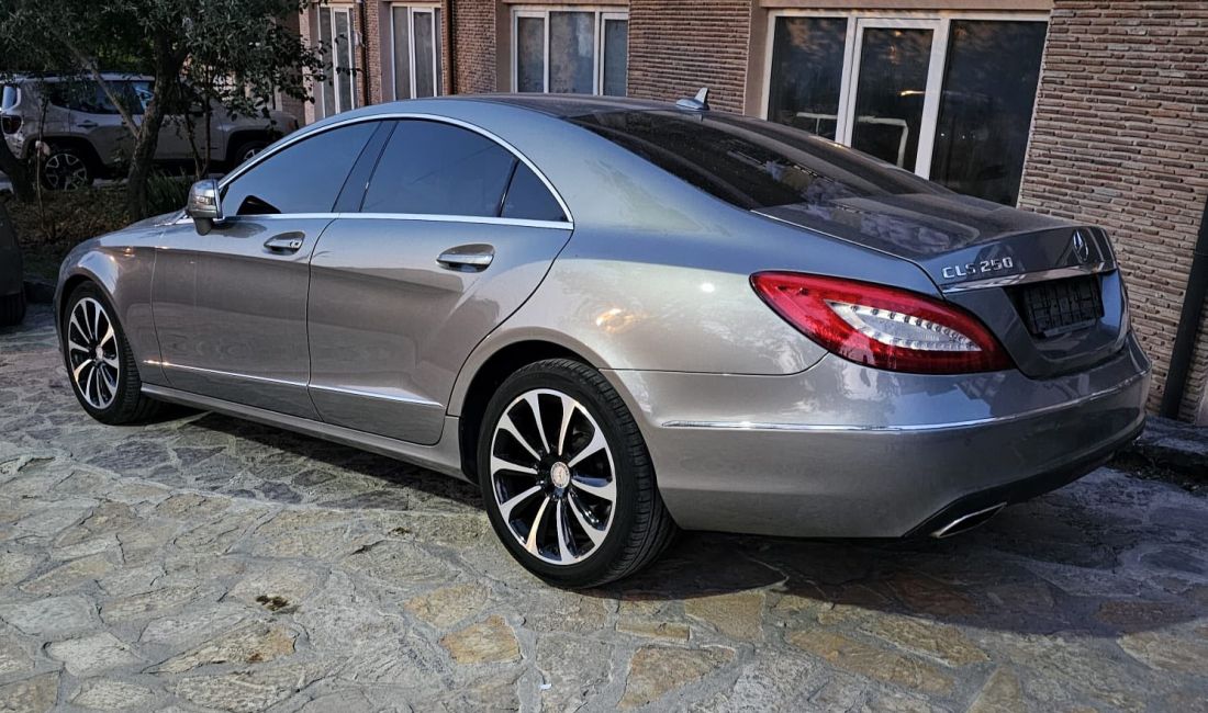 Makina ne shitje ne Tirane, Mercedes-Benz, 2014 Diesel,Kambio Automatik Pagesa 12,500  Euro.