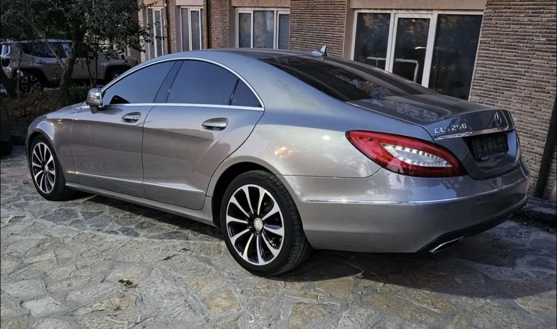 Makina ne shitje ne Tirane, Mercedes-Benz, 2014 Diesel,Kambio Automatik Pagesa 13,500  Euro.