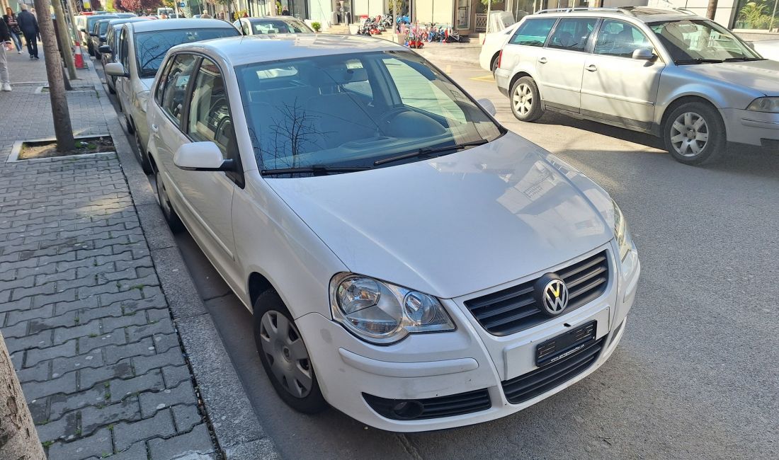 Makina ne shitje ne Tirane, Volkswagen, 2006 gasoline-gas,Kambio Automatik Pagesa 4,300  Euro.