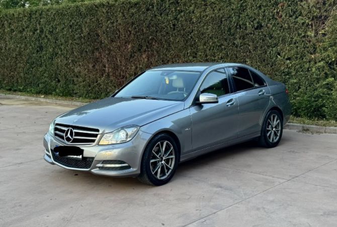 Auto in Vendita a Tirana - 10,500 Euro