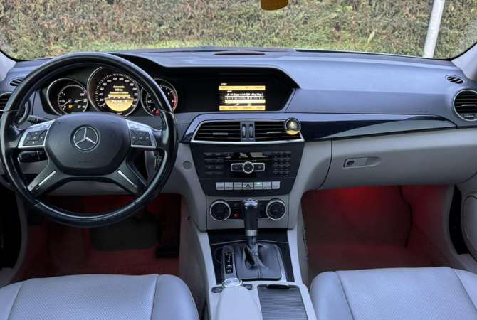 Auto in Vendita a Tirana - 10,500 Euro