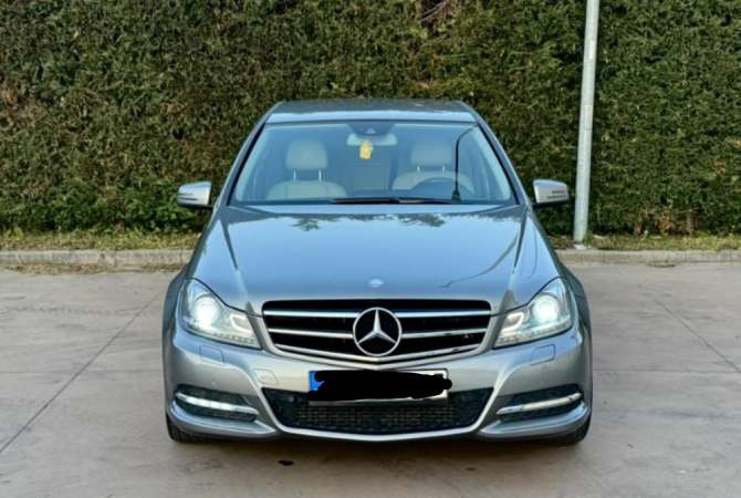 Makina ne shitje ne Tirane, Mercedes-Benz, 2012 Diesel,Kambio Automatik Pagesa 10,500  Euro.