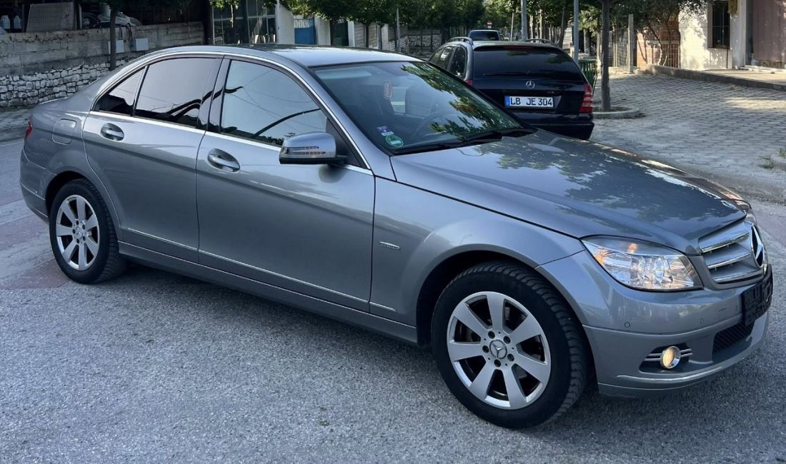 Makina ne shitje ne Tirane, Mercedes-Benz, 2009 Benzine,Kambio Automatik Pagesa 6,300  Euro.