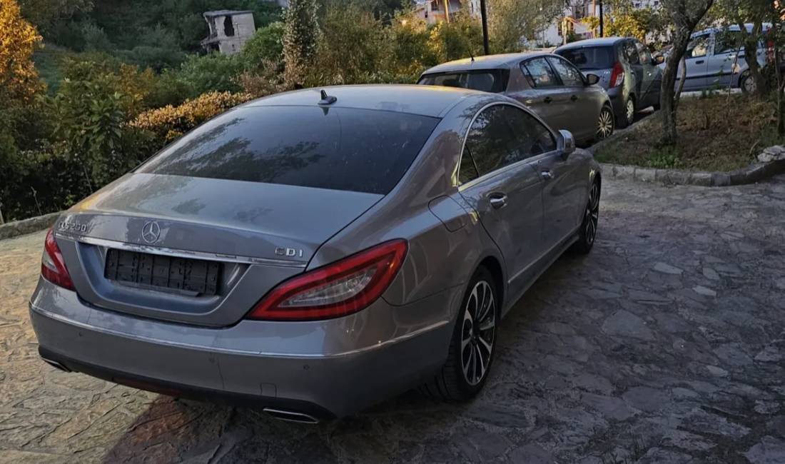 Makina ne shitje ne Tirane, Mercedes-Benz, 2014 Diesel,Kambio Automatik Pagesa 13,500  Euro.