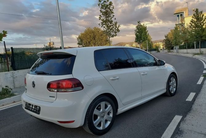Makina ne shitje ne Tirane, Volkswagen, 2011 Diesel,Kambio Manual Pagesa 5,600  Euro.