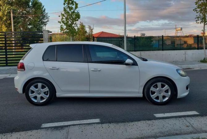 Makina ne shitje ne Tirane, Volkswagen, 2011 Diesel,Kambio Manual Pagesa 5,600  Euro.