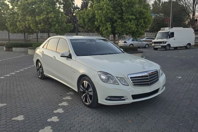 Makina ne shitje ne Tirane, Mercedes-Benz, 2013 Diesel,Kambio Automatik Pagesa 9,700  Euro.