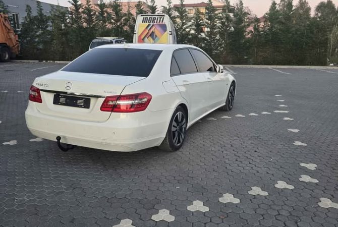 Makina ne shitje ne Tirane, Mercedes-Benz, 2013 Diesel,Kambio Automatik Pagesa 9,700  Euro.