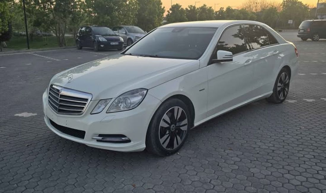 Makina ne shitje ne Tirane, Mercedes-Benz, 2013 Diesel,Kambio Automatik Pagesa 9,700  Euro.
