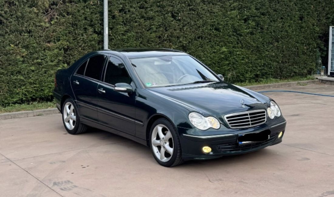 Makina ne shitje ne Tirane, Mercedes-Benz, 2005 Diesel,Kambio Automatik Pagesa 5,200  Euro.