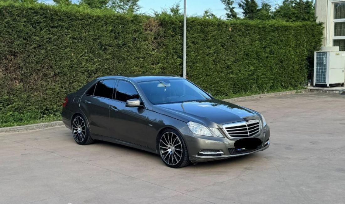 Makina ne shitje ne Tirane, Mercedes-Benz, 2011 Diesel,Kambio Automatik Pagesa 10,500  Euro.