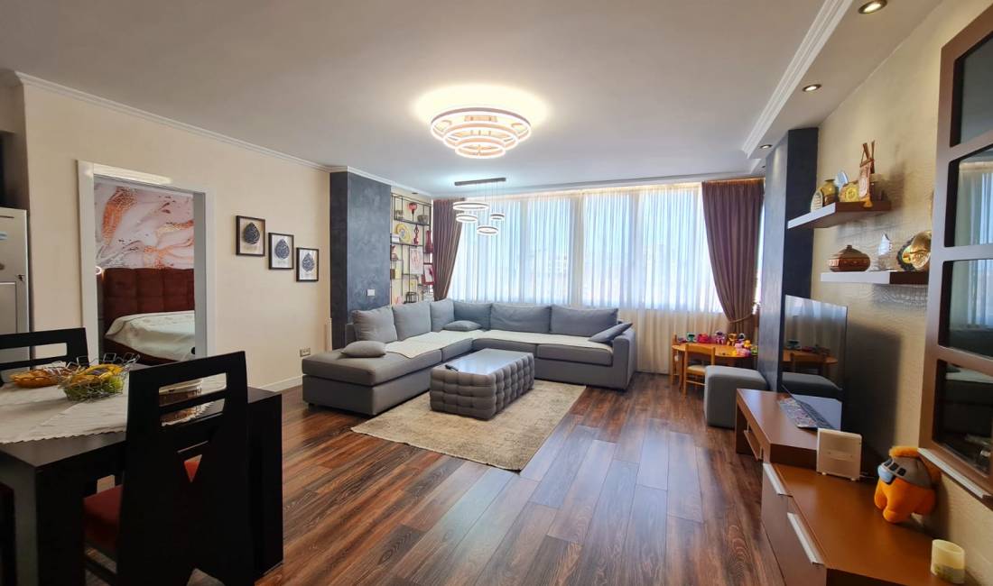 Shtepi ne shitje Apartament ne Tirane, 2+1, Mobilimi E mobiluar, Pagesa 220,000  Euro.