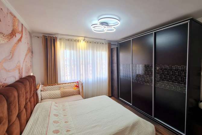 Shtepi ne shitje Apartament ne Tirane, 2+1, Mobilimi E mobiluar, Pagesa 220,000  Euro.