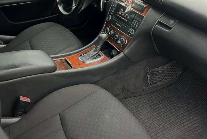 Makina ne shitje ne Tirane, Mercedes-Benz, 2006 Diesel,Kambio Automatik Pagesa 4,700  Euro.