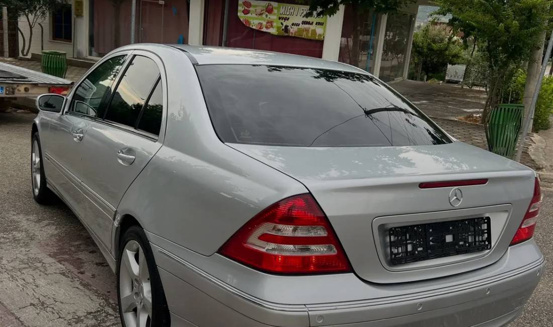 Makina ne shitje ne Tirane, Mercedes-Benz, 2006 Diesel,Kambio Automatik Pagesa 4,700  Euro.