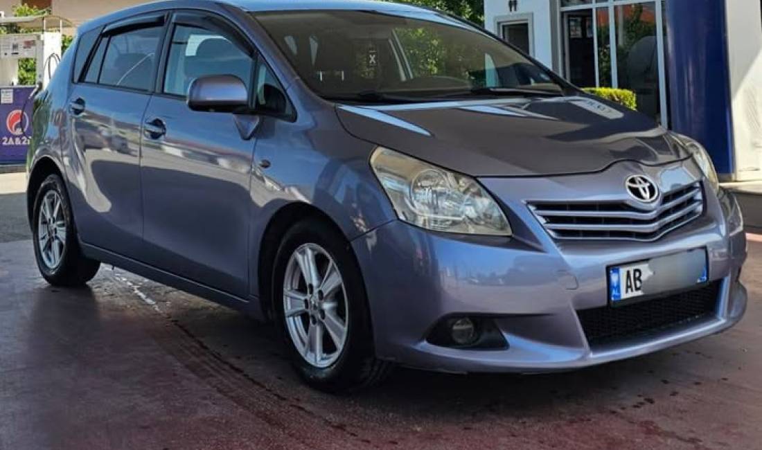 Makina ne shitje ne Tirane, Toyota, 2011 Diesel,Kambio Manual Pagesa 3,999  Euro.