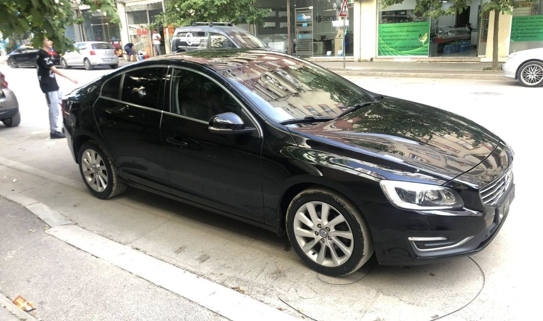 Makina ne shitje ne Tirane, Volvo, 2015 Diesel,Kambio Automatik Pagesa 10,000  Euro.