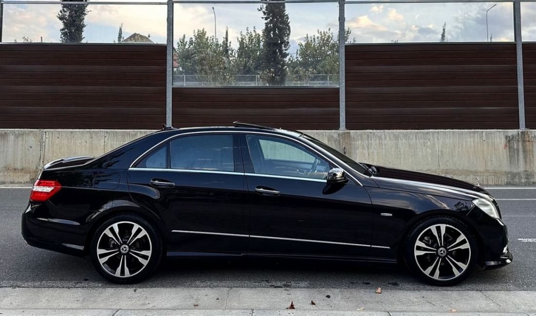 Makina ne shitje ne Tirane, Mercedes-Benz, 2009 Diesel,Kambio Automatik Pagesa 9,000  Euro.