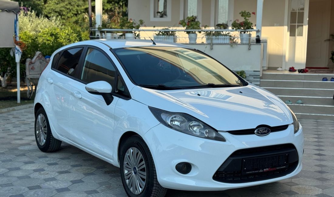 Makina ne shitje ne Tirane, Ford, 2010 Benzine,Kambio Manual Pagesa 3,200  Euro.