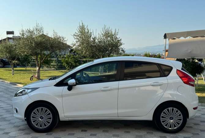 Makina ne shitje ne Tirane, Ford, 2010 Benzine,Kambio Manual Pagesa 3,200  Euro.