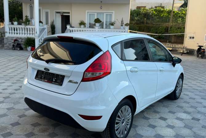 Makina ne shitje ne Tirane, Ford, 2010 Benzine,Kambio Manual Pagesa 3,200  Euro.