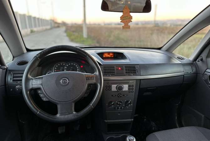 Auto in Vendita a Tirana, Opel, 2010 Diesel,Kambio Manual Pagamento 3,000  Euro.