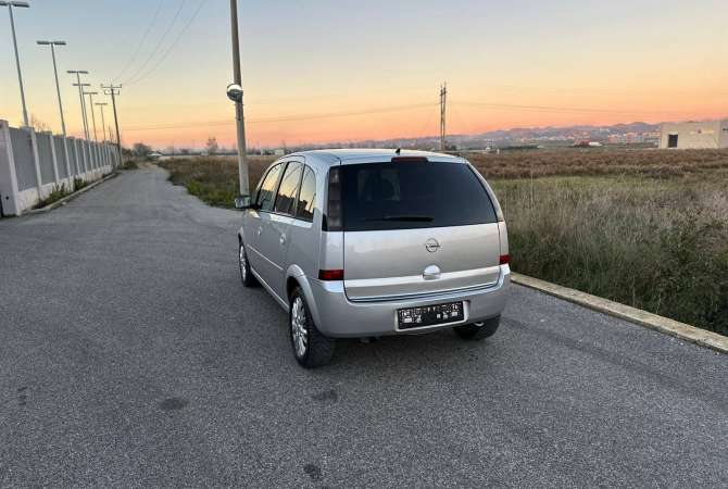 Auto in Vendita a Tirana, Opel, 2010 Diesel,Kambio Manual Pagamento 3,000  Euro.