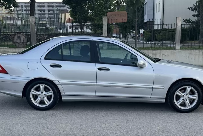 Auto in Vendita a Tirana, Mercedes-Benz, 2006 Benzine,Kambio Automatik Pagamento 4,000  Euro.
