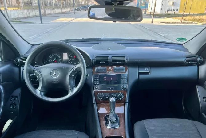 Auto in Vendita a Tirana, Mercedes-Benz, 2006 Benzine,Kambio Automatik Pagamento 4,000  Euro.