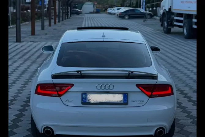 Auto in Vendita a Tirana - 13,400 Euro