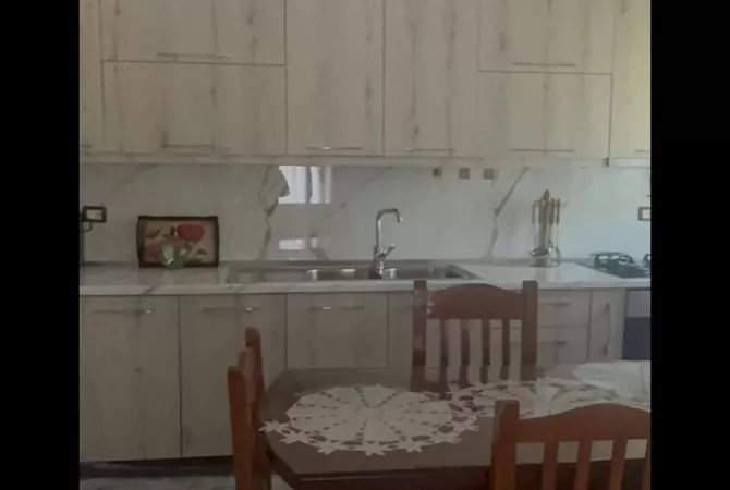 Shtepi ne shitje Shtepi Private ne Durres, 2+1, Mobilimi E mobiluar, Pagesa 80,000  Euro.