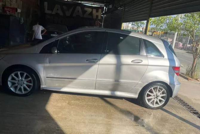 Auto in Vendita a Tirana - 2,800 Euro