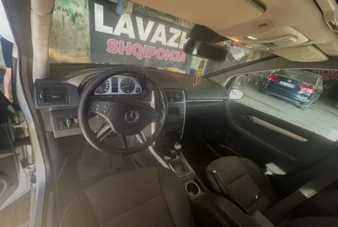 Auto in Vendita a Tirana - 2,800 Euro