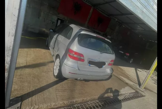 Auto in Vendita a Tirana, Mercedes-Benz, 2007 gasoline-gas,Kambio Automatik Pagamento 2,800  Euro.