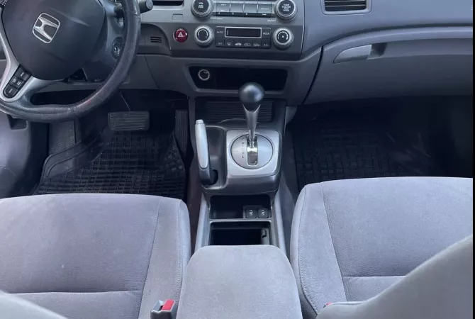 Auto in Vendita a Tirana, Honda, 2008 Benzine,Kambio Automatik Pagamento 4,300  Euro.