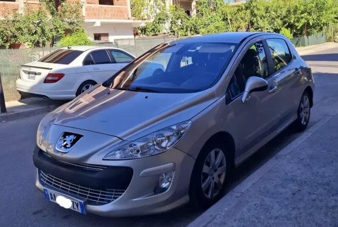 Auto in Vendita a Tirana - 2,600 Euro