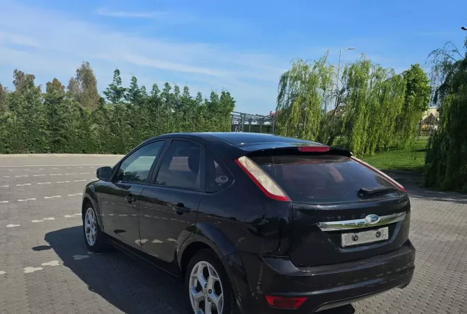 Shitet 🚗 Ford Focus Titanium 1.6 Naftë | Viti 2009