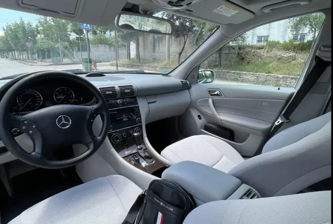 Auto in Vendita a Tirana, Mercedes-Benz, 2006 gasoline-gas,Kambio Automatik Pagamento 5,200  Euro.