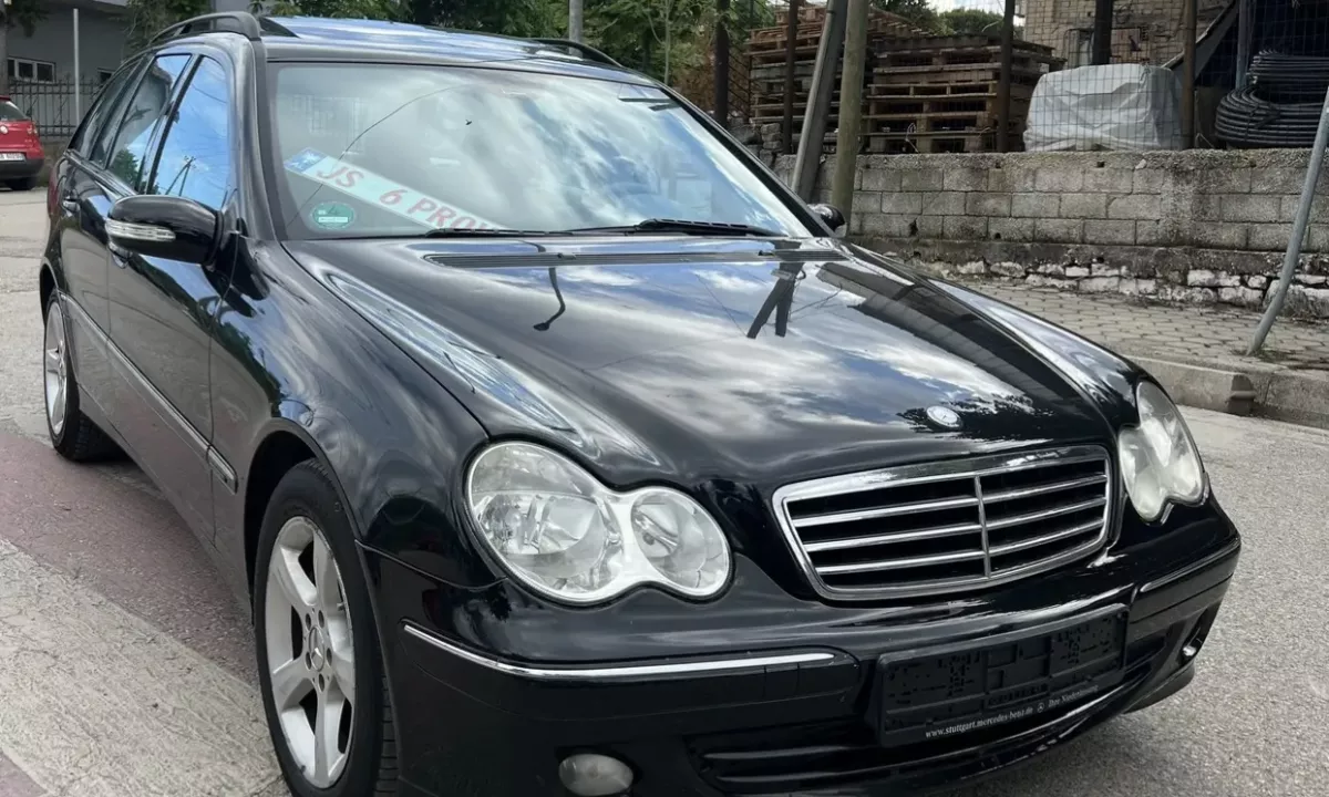 Auto in Vendita a Tirana, Mercedes-Benz, 2005 Benzine,Kambio Automatik Pagamento 3,700  Euro.