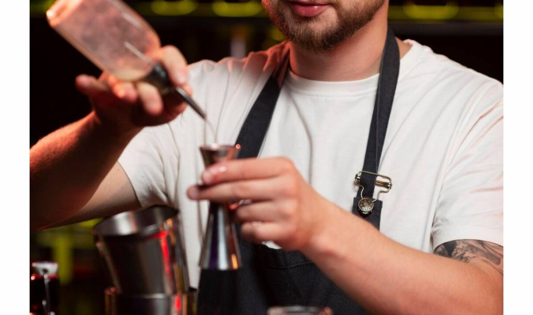 Njoftime Pune ne Himare, Profesioni Bartender , Me eksperience, Pagesa 1,500  Euro.