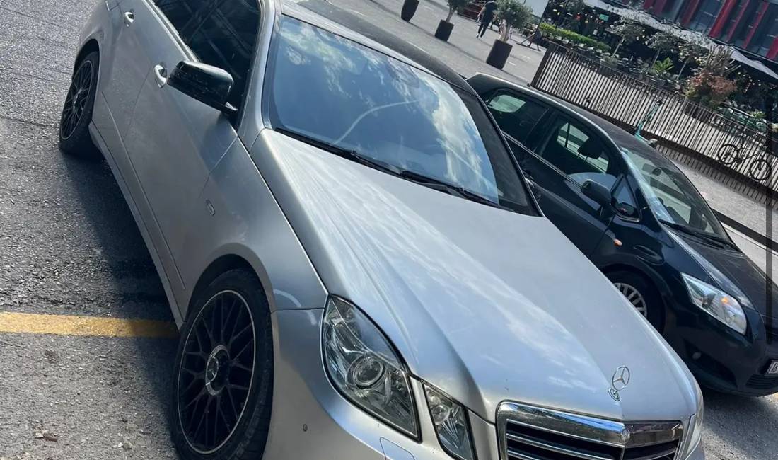 Makina ne shitje ne Elbasan, Mercedes-Benz, 2015 Diesel,Kambio Automatik Pagesa 15,000  Euro.