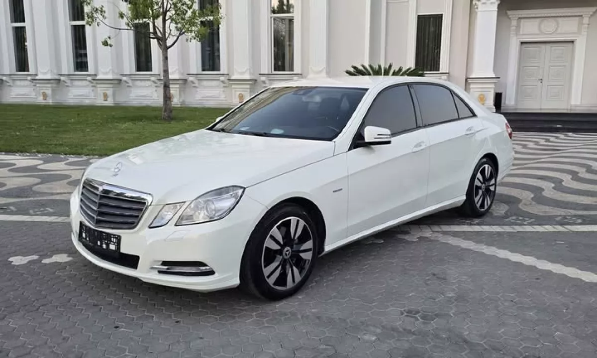 Makina ne shitje ne Tirane, Mercedes-Benz, 2011 Diesel,Kambio Automatik Pagesa 10,500  Euro.