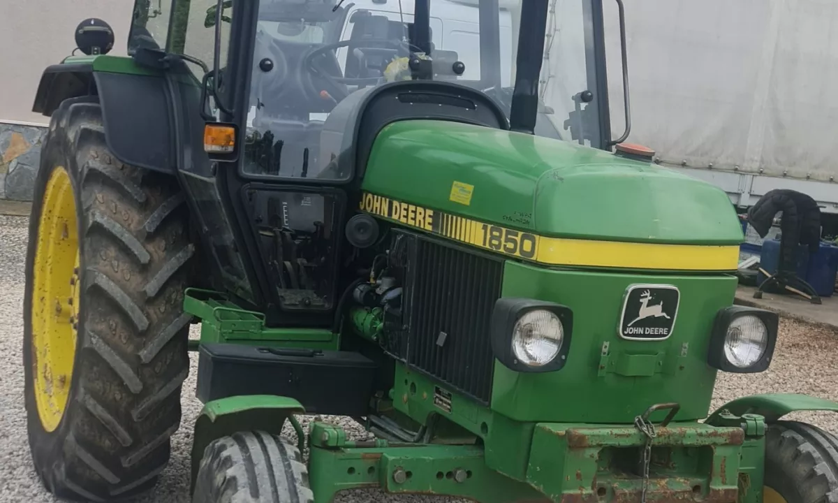 Shitet Traktor John Deere 1850 